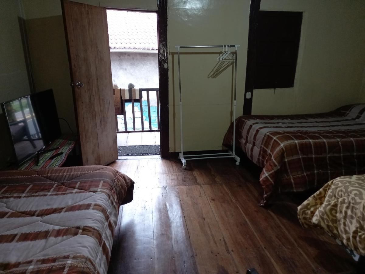 Montano Camping & Hostel Baños Exteriör bild