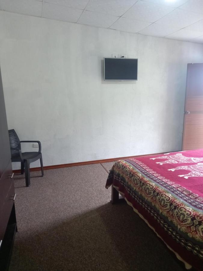 Montano Camping & Hostel Baños Exteriör bild