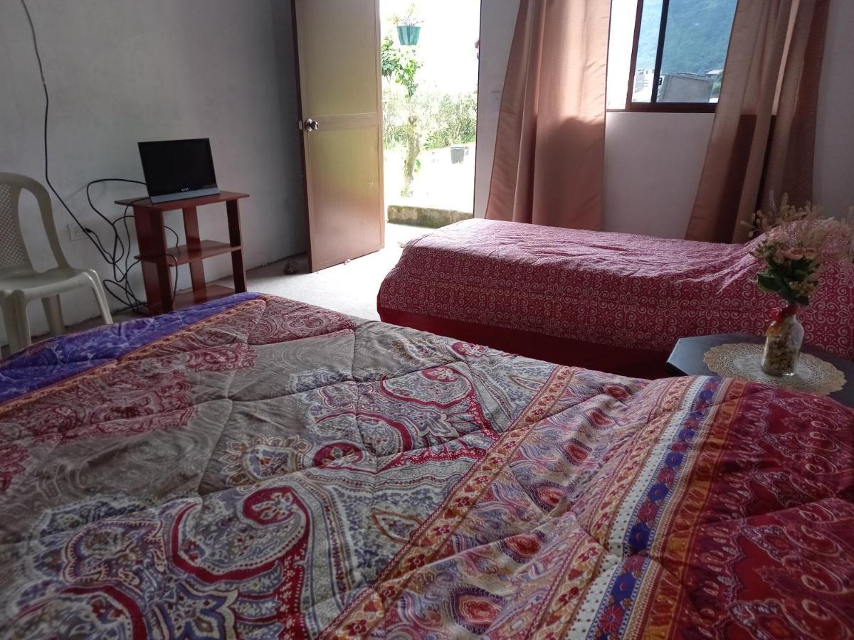 Montano Camping & Hostel Baños Exteriör bild
