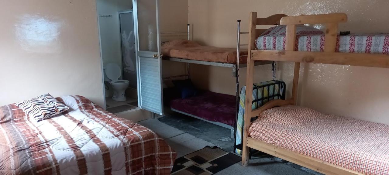 Montano Camping & Hostel Baños Exteriör bild
