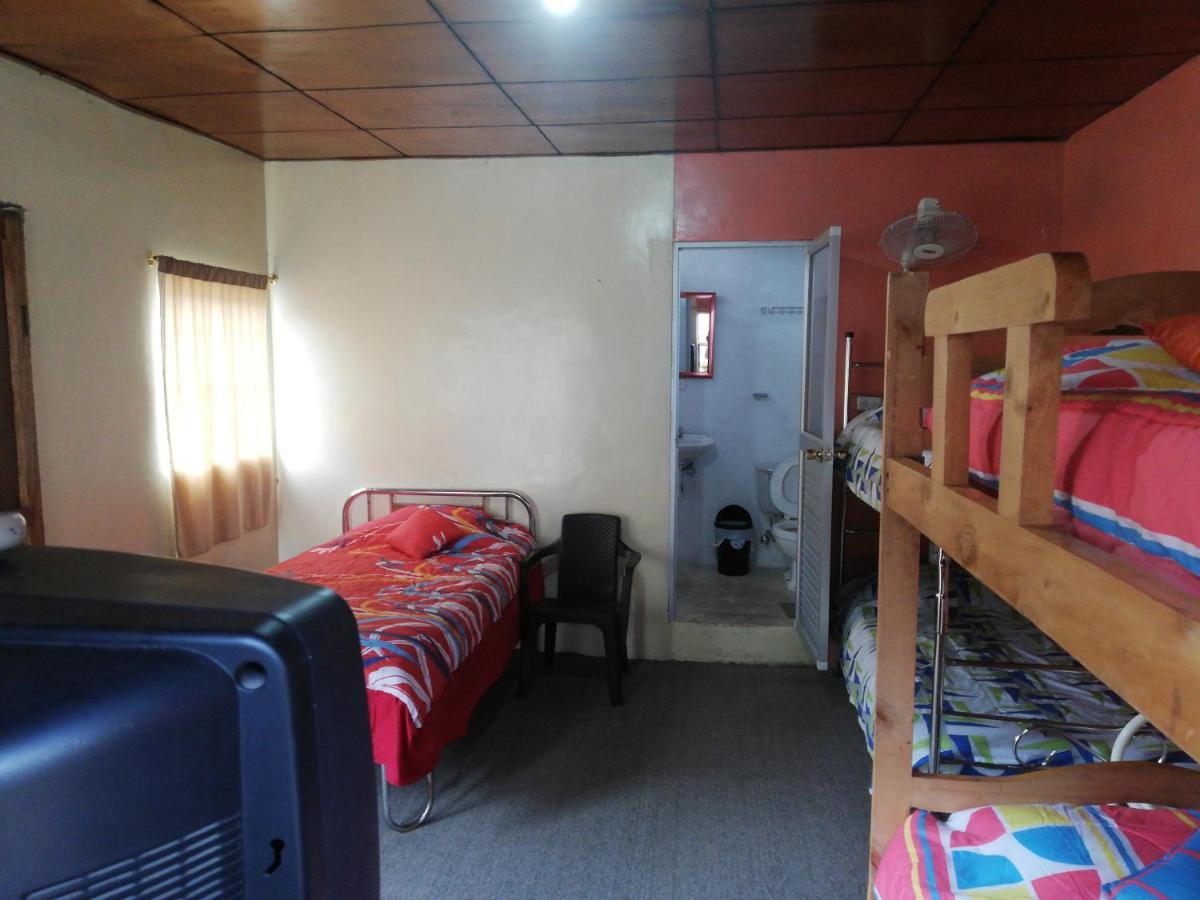 Montano Camping & Hostel Baños Exteriör bild