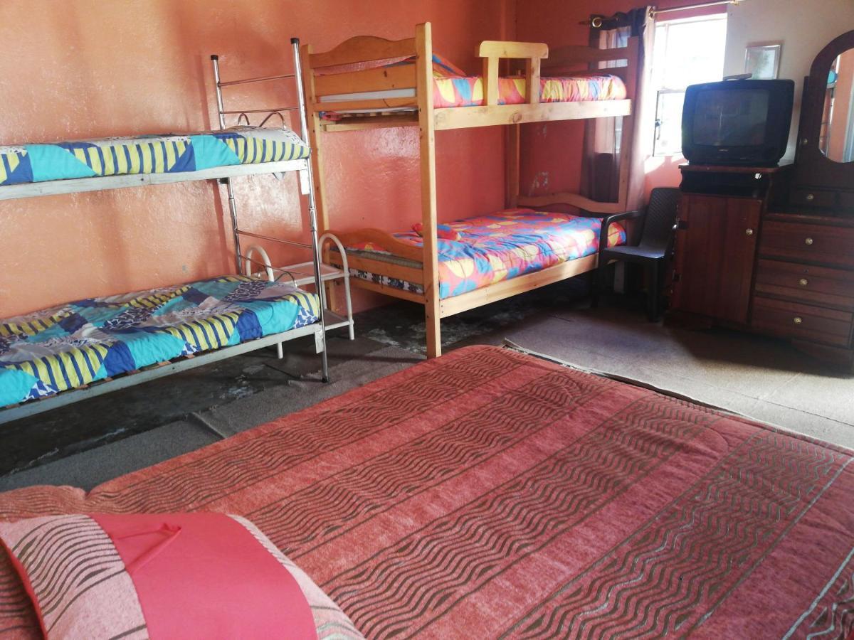 Montano Camping & Hostel Baños Exteriör bild