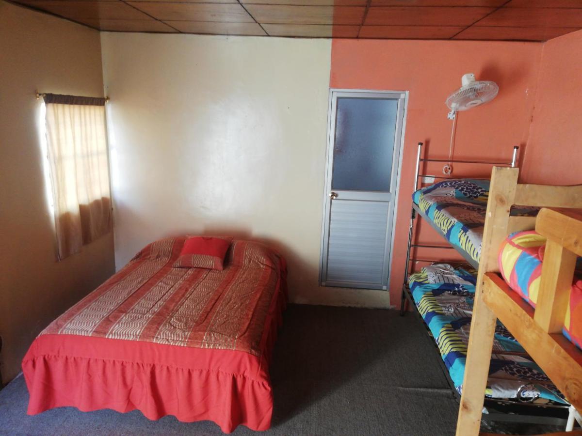 Montano Camping & Hostel Baños Exteriör bild